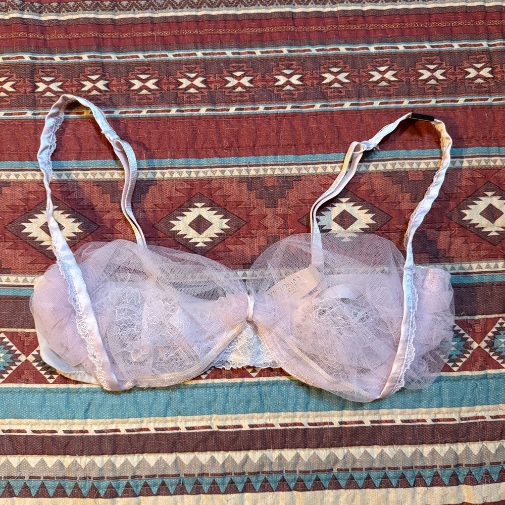 NWT Victoria's Secret Sheer Lace Bra in White size 36C